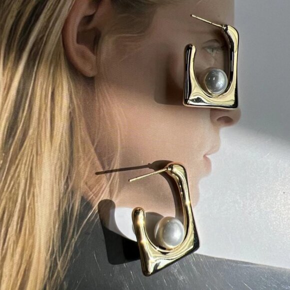 Geometric Shaped Faux Pearl Minimalist Earrings - Picture 1 of 2